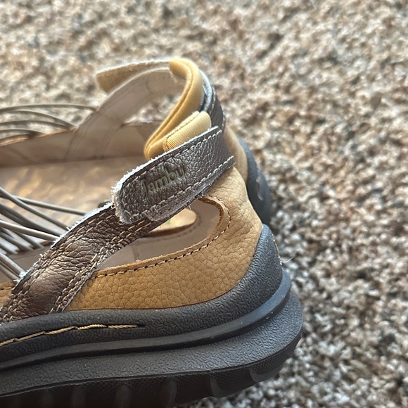 Jambu Women's Tan and Brown Multi-Strap Sandals - Picture 5 of 10